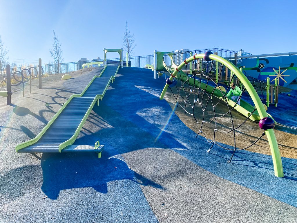 Imatge pels mitjans: Calgary's Playgrounds: Equitable Access to Safe and Inclusive Play Spaces